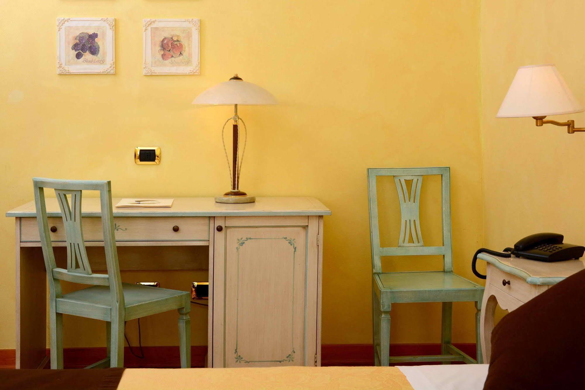 Albergo Dimora Storica Antica Hostelleria Crema Exterior foto