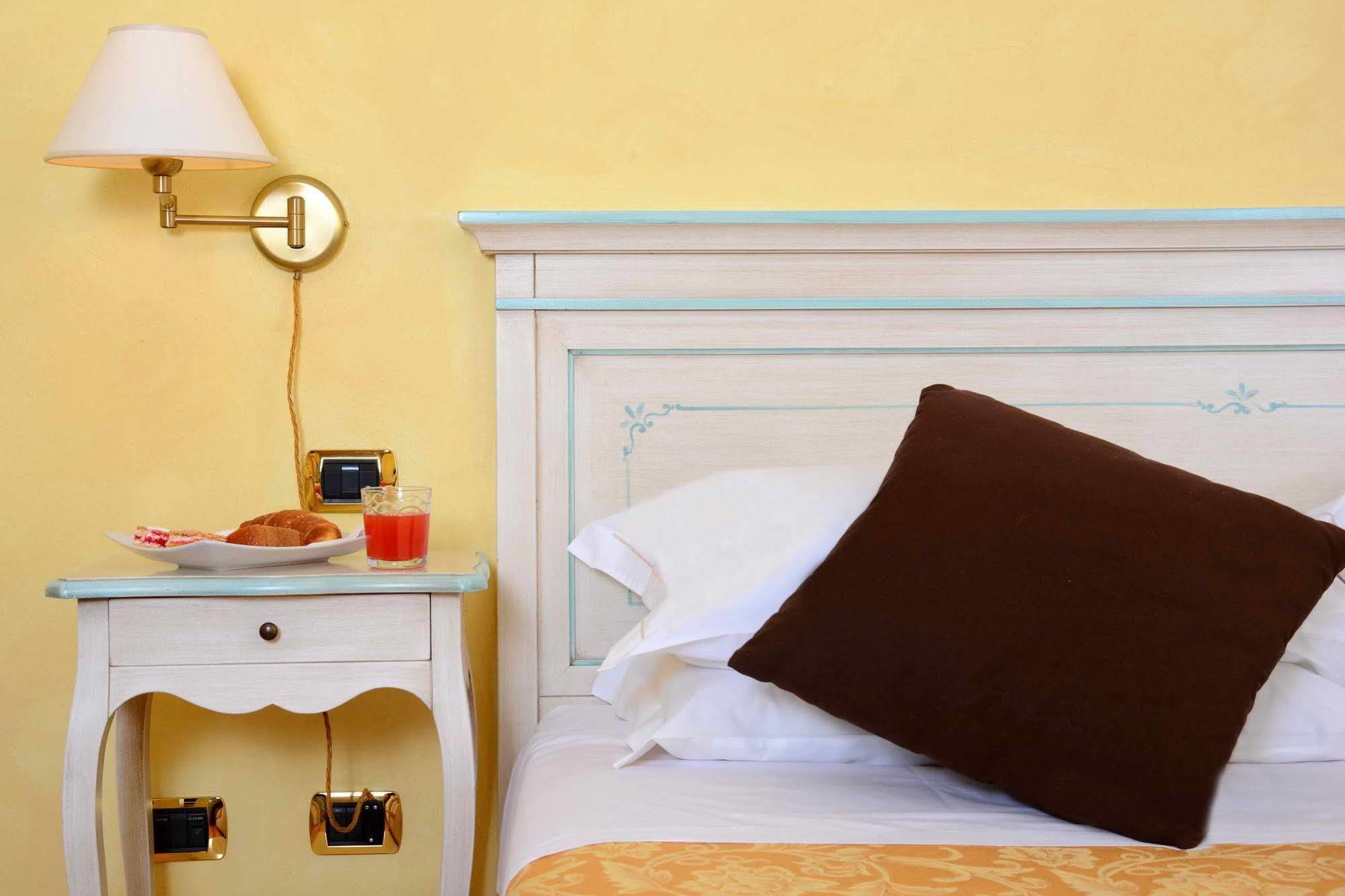 Albergo Dimora Storica Antica Hostelleria Crema Exterior foto