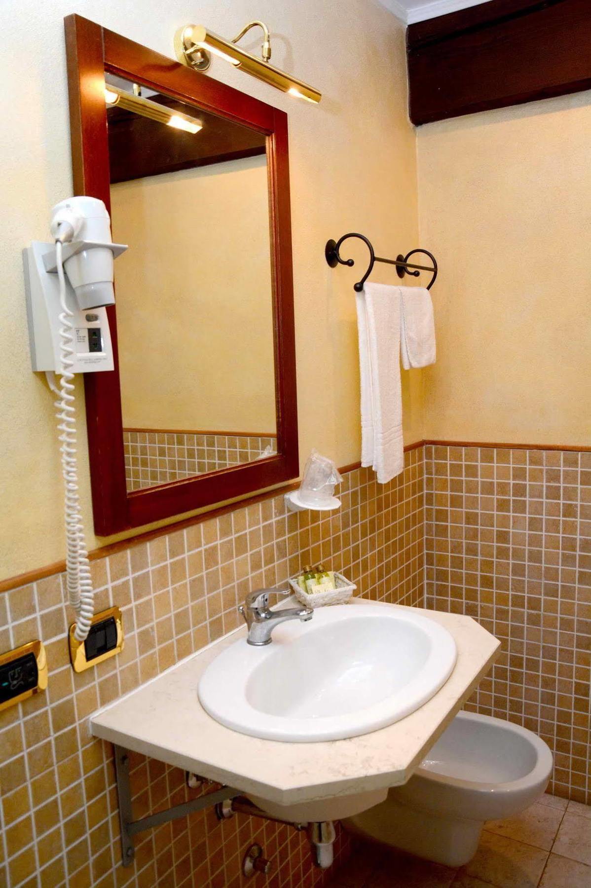Albergo Dimora Storica Antica Hostelleria Crema Exterior foto
