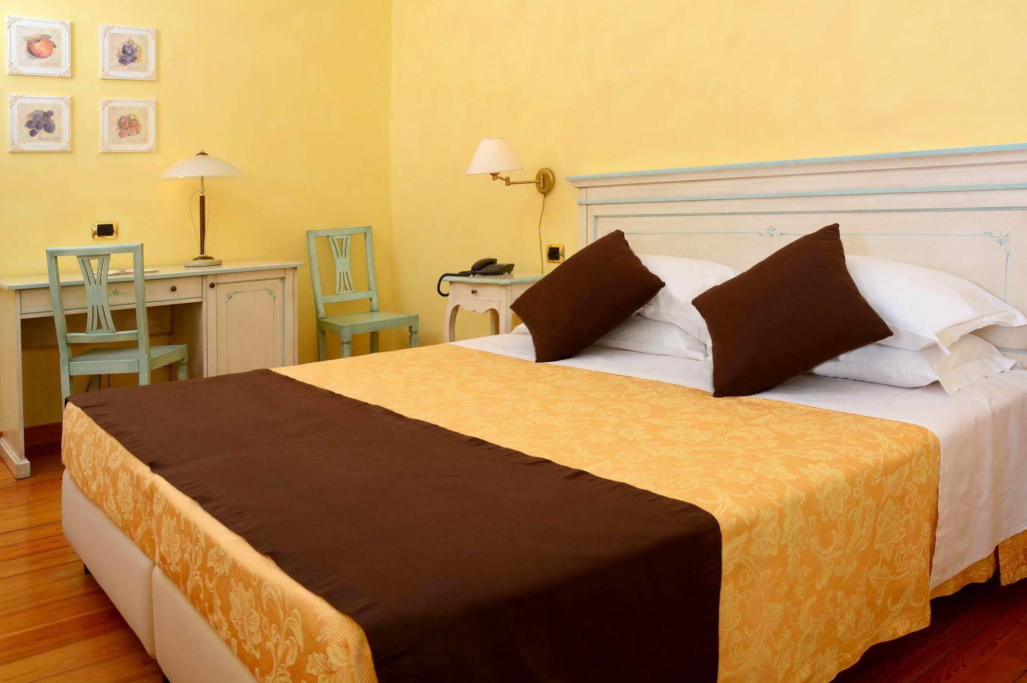 Albergo Dimora Storica Antica Hostelleria Crema Exterior foto